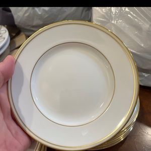 12 new Vera Wang Wedgwood Champagne Duchesse dessert/ bread & butter plates